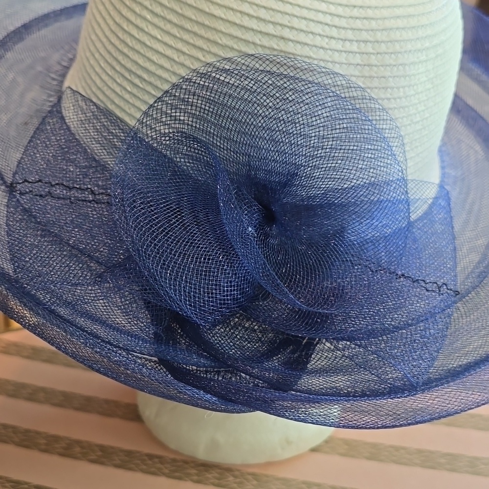 Vintage White and Royal Blue Wide-Brim Hat + Vintage Hat Box​​ - Picture 4 of 10